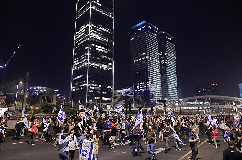 מפגינים על איילון