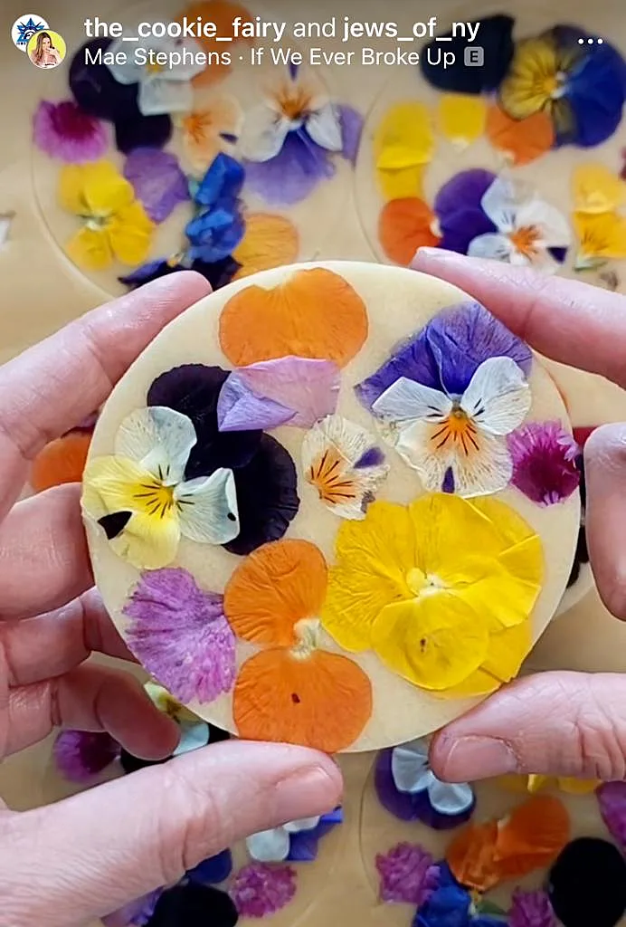 אוזני המן פרחוניות