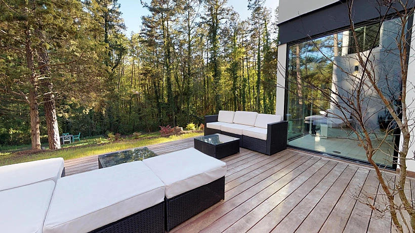 דק עץ חיצוני