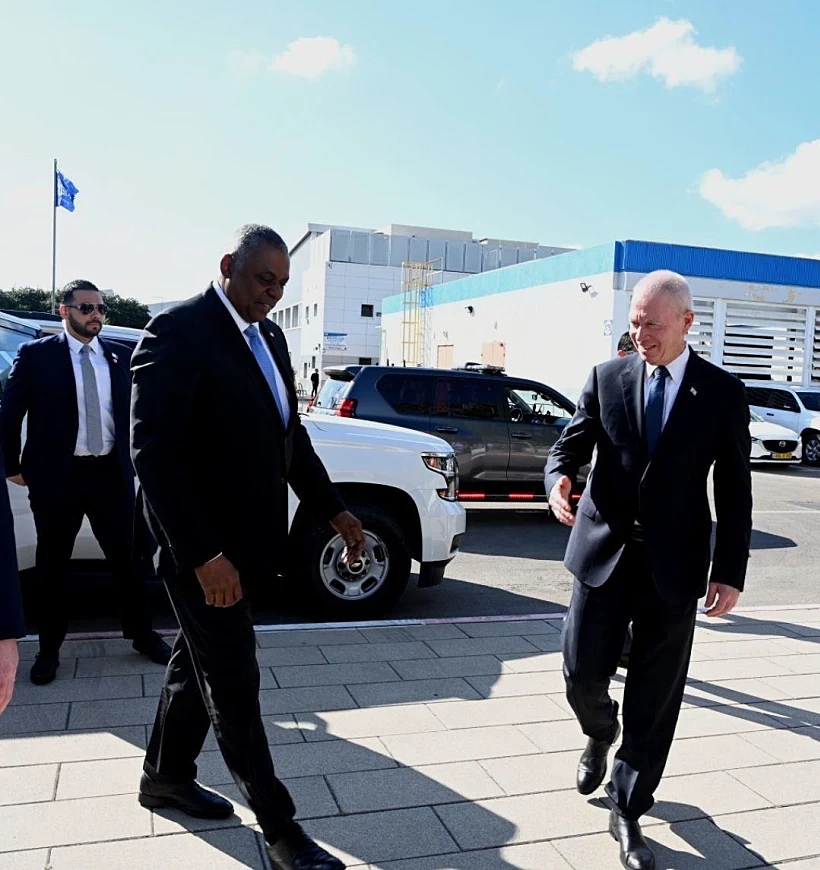 שר הביטחון יואב גלנט ומזכיר ההגנה האמריקני לויד אוסטין