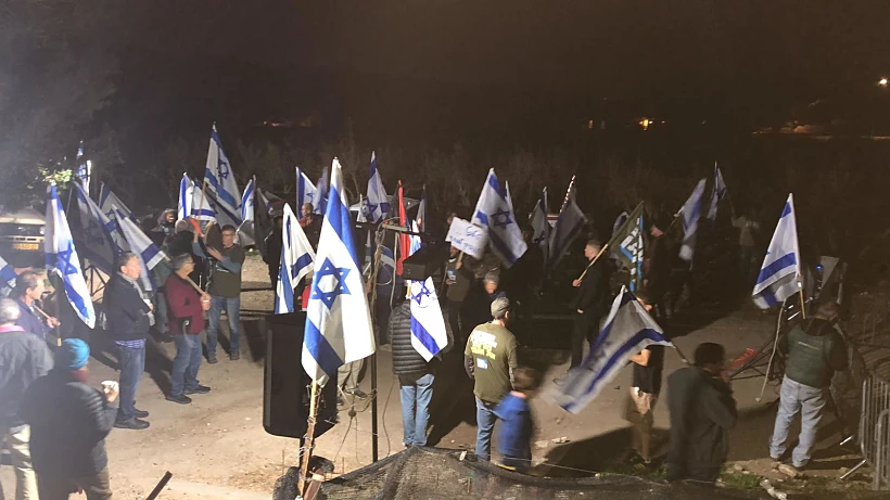 המחאה מחוץ לביתו של שר הביטחון גלנט