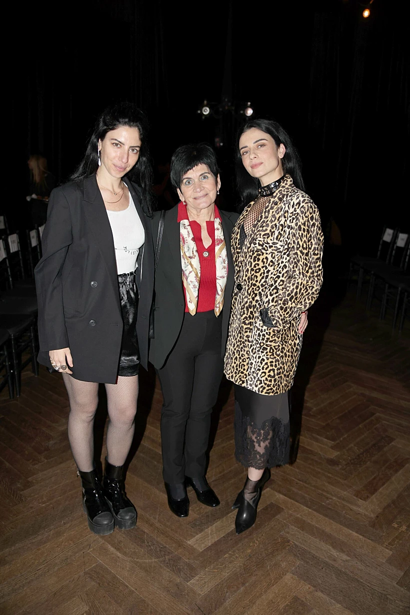 נינט טייב, אחותה ואמה