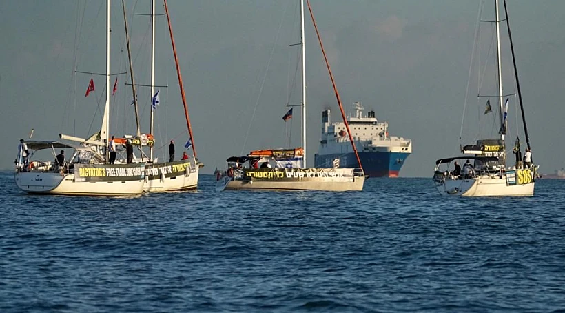 חיילי מילואים של חיל הים חוסמים את נמל חיפה