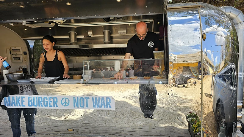 עגלת הבורגרים של גיא