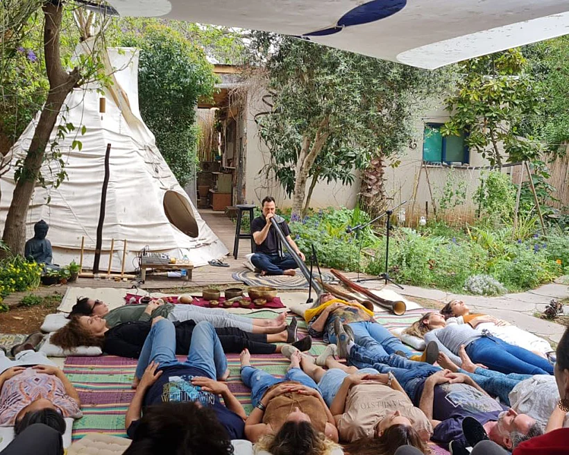 אייל עמית - דיג'רידו סטודיו נשימה מעגלית