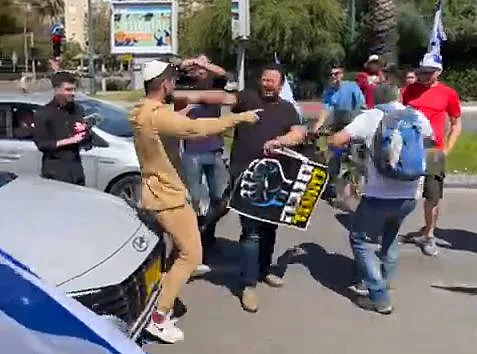 ריסוס גז פלפל בהפגנה בתל אביב