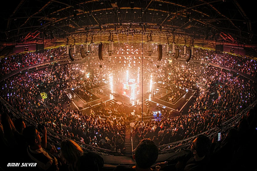 עדן חסון בהופעה