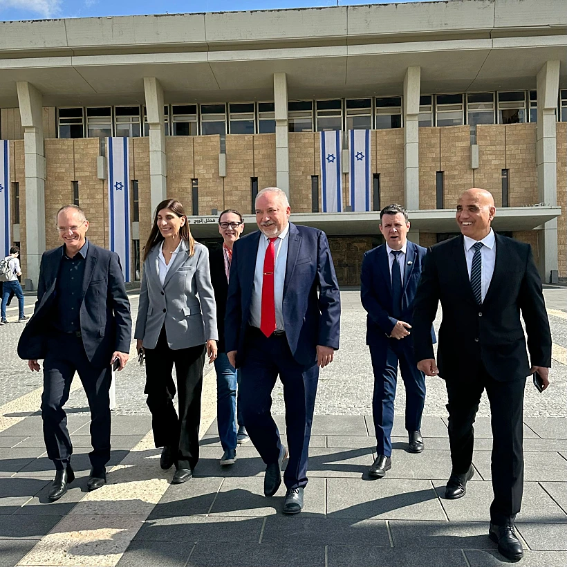 חברי הכנסת של ישראל ביתנו מחוץ לכנסת