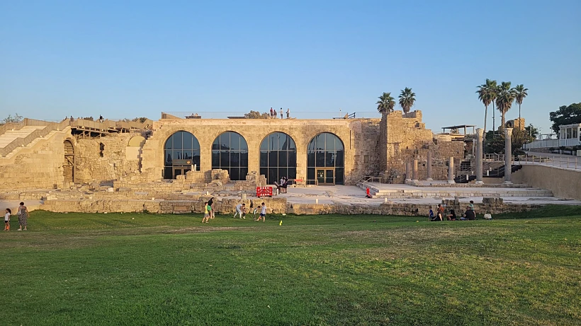 מרכז מבקרים גן לאומי קיסריה