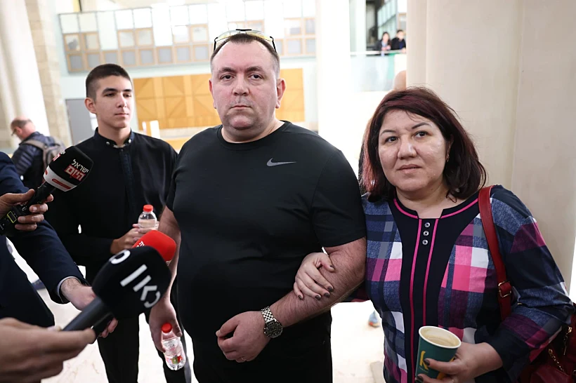 רומן זדורוב ואשתו אולגה בבית המשפט