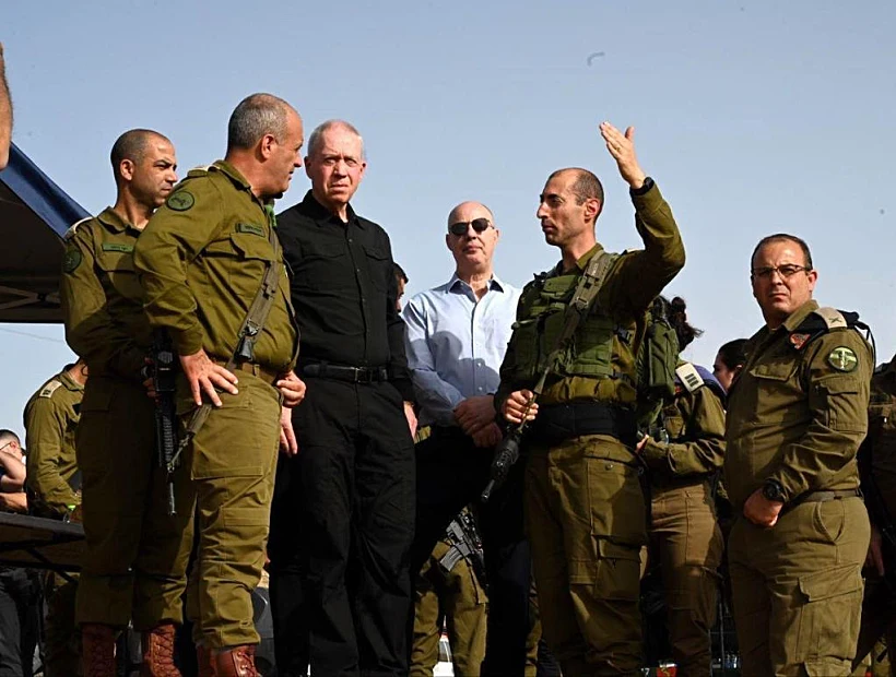 שר הביטחון יואב גלנט בזירת הפיגוע בחמרה