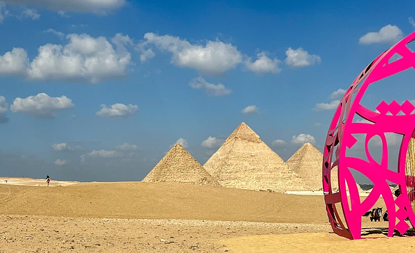 Forever is Now תערוכה של Art D’Égypte בפירמידות