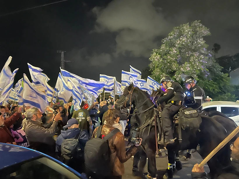 המחאה מול המרכז הקהילתי בחדרה