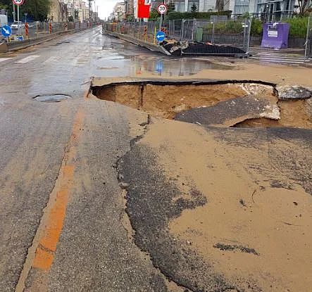 בור בכביש בחולון