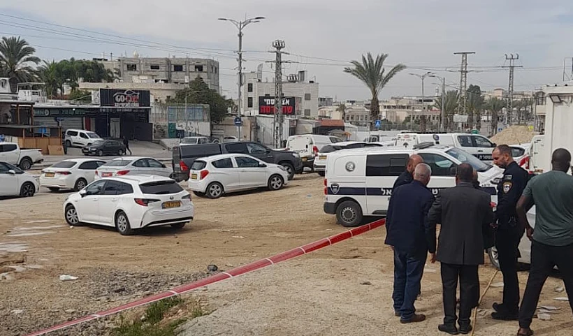 שוטרים בזירת הרצח ברהט