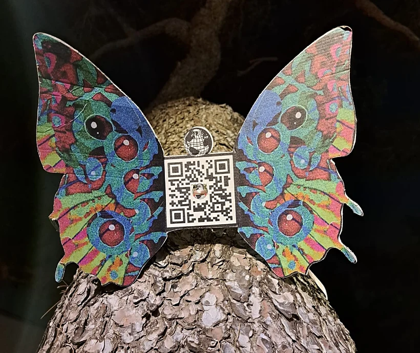 פרפר פרח חי של ביאליק