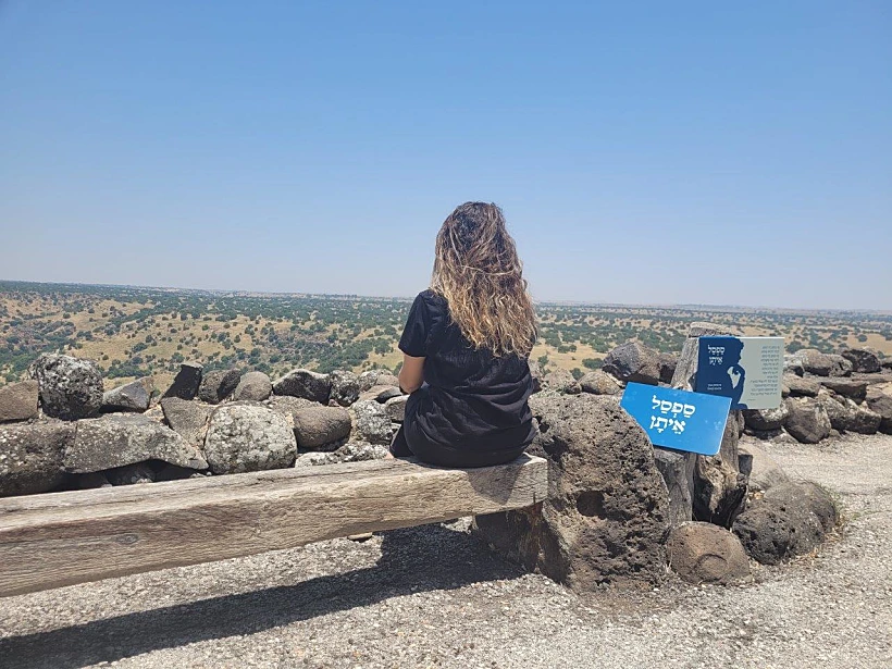 ספסל בשמורת טבע משושים