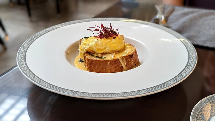 ארוחת בוקר מוקפדת במלון וולדורף אסטוריה