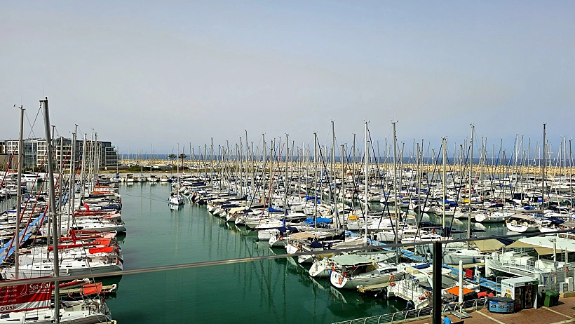 הנוף של ארוחת הבוקר בריץ קרלטון בהרצליה