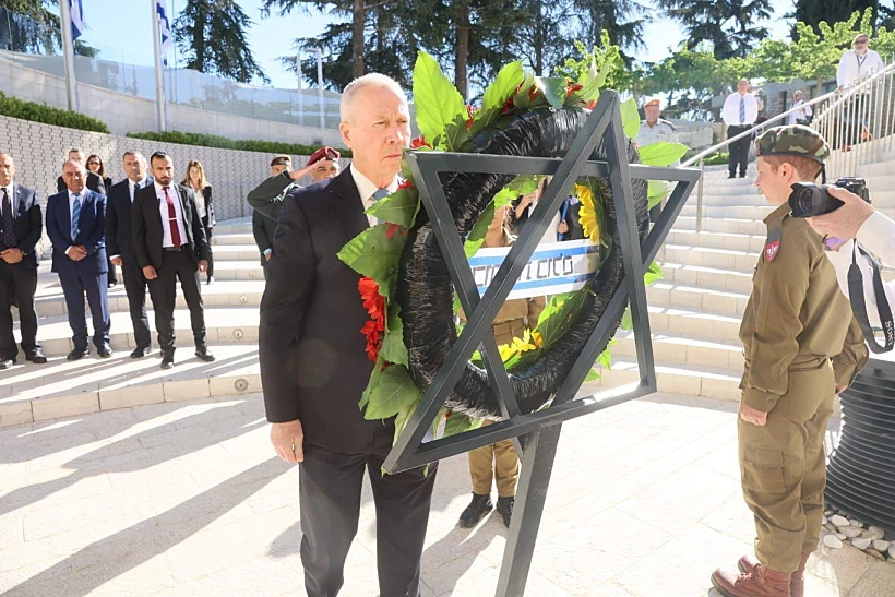 שר הביטחון יואב גלנט בטקס הקראת שמות הנופלים בהר הרצל