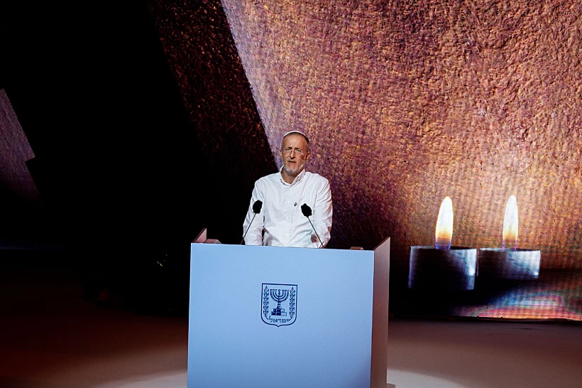 ליאו די קורא את תפילת ''יזכור''