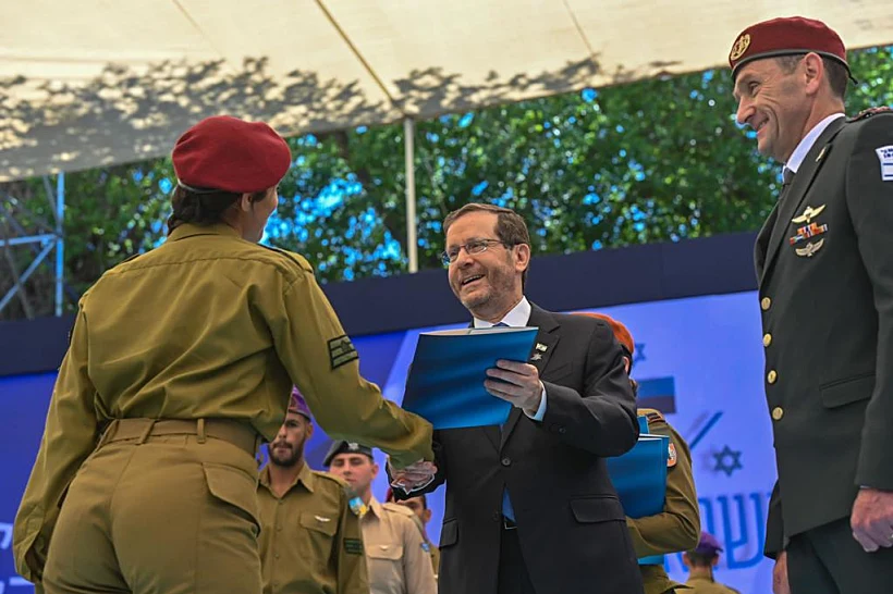 הנשיא הרצוג והרמטכ''ל הלוי בטקס המצטיינים