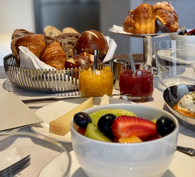 ארוחת בוקר במסעדת R48 של רותי ברודו