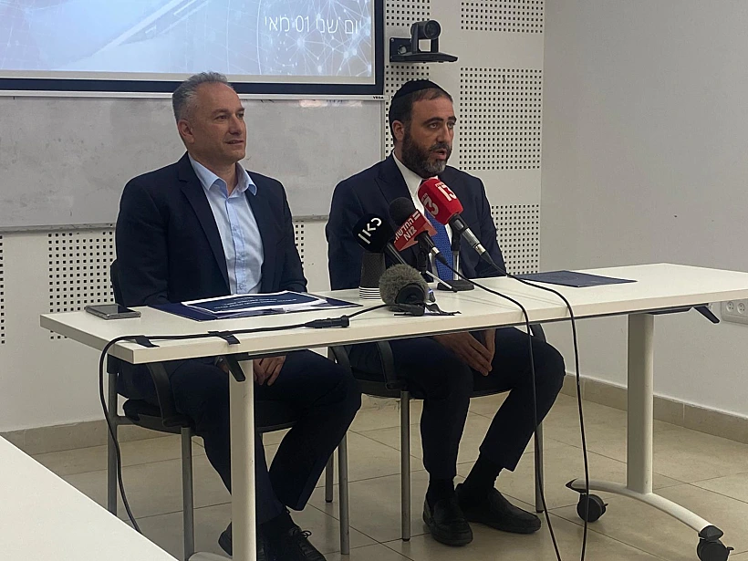 השר משה ארבל ומנכ''ל משרד הפנים אייל סיסו במסיבת העיתונאים