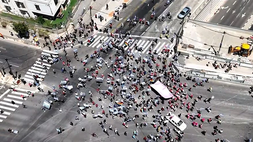 Captuמפגינים במחלף השלום