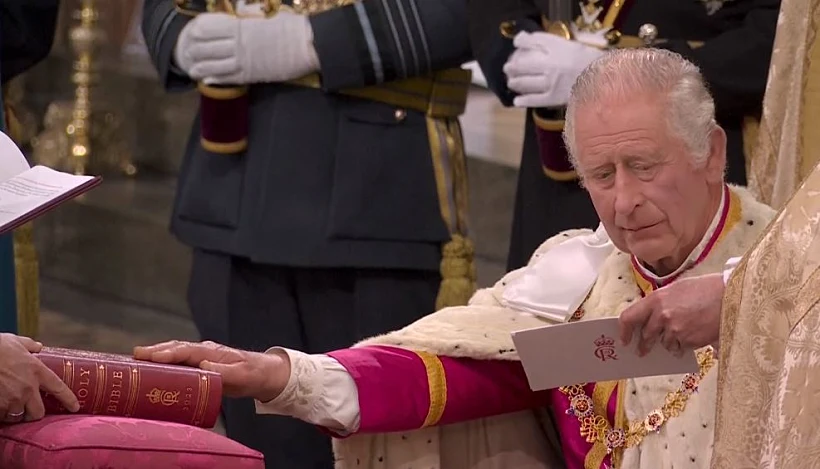 המלך צ'ארלס נשבע אמונים