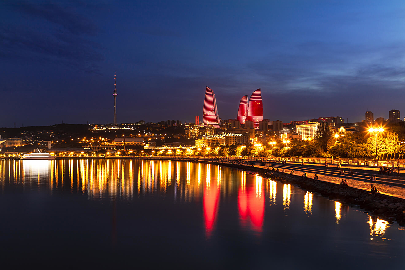 Shutterstock מגדלי הלהבה באקו