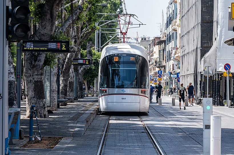 הרכבת הקלה בנסיעת מבחן בשד' ירושלים ביפו