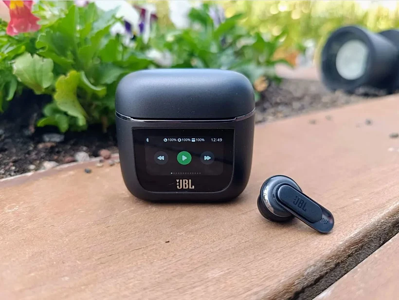 סקירה: JBL Tour Pro 2 – אוזניות עם מסך