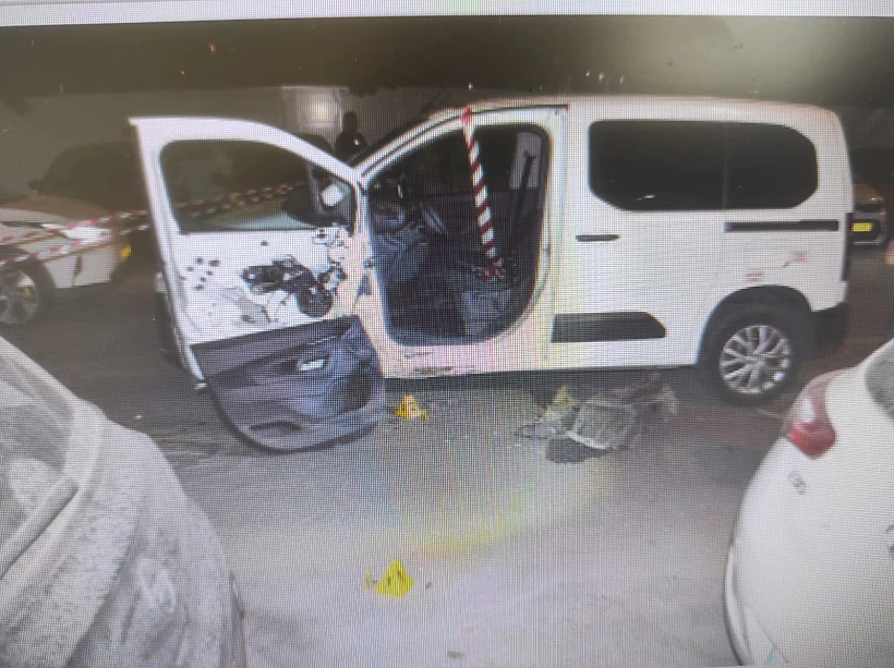 הניידת שבה התנגשו גנבי הרכב