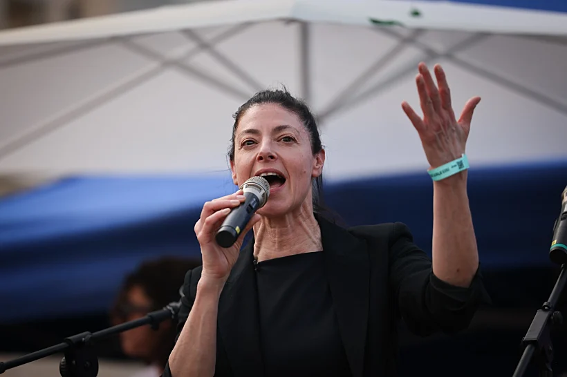 מרב מיכאלי במצעד הגאווה בירושלים