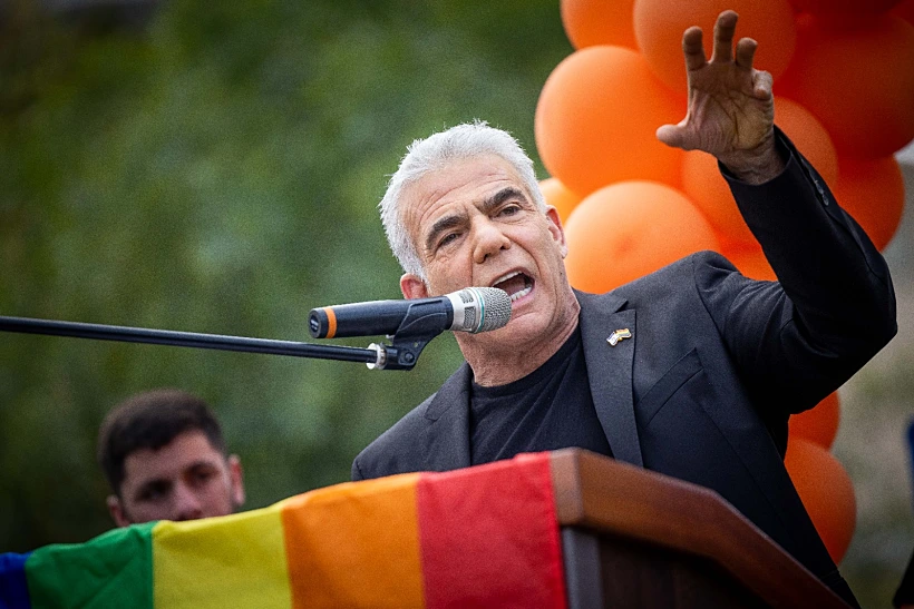 יאיר לפיד במצעד הגאווה בירושלים