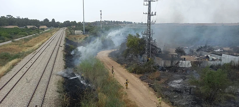 שריפת חורש סמוך למסילת הרכבת באזור בית שמש
