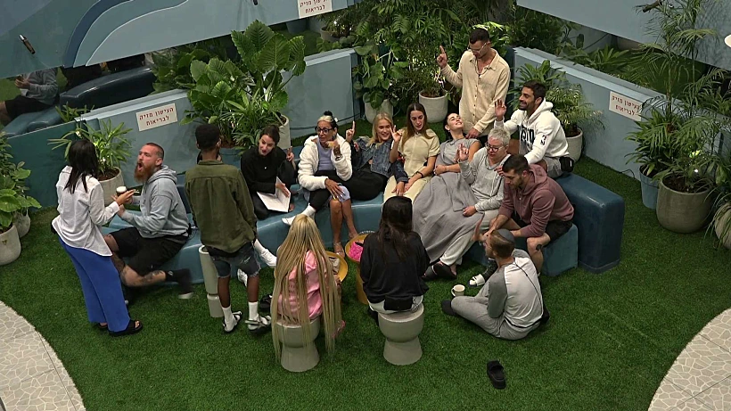 האח הגדול - עונה 5. אברהם, סתיו, ניקול, אתי, יובל מעתוק, ניקול, אלמוג גיא, רוי, לין, עידן, לרה, יענקי, יובל לוי, בן, שי,