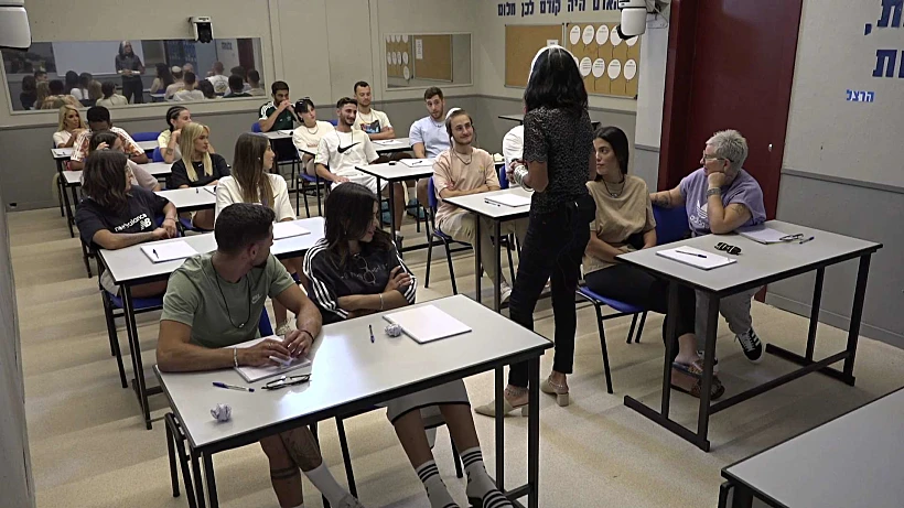 האח הגדול עונה 5, אתי