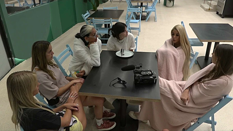 סתיו, ניקול, יובל, לין, אתי, מאיה, האח הגדול