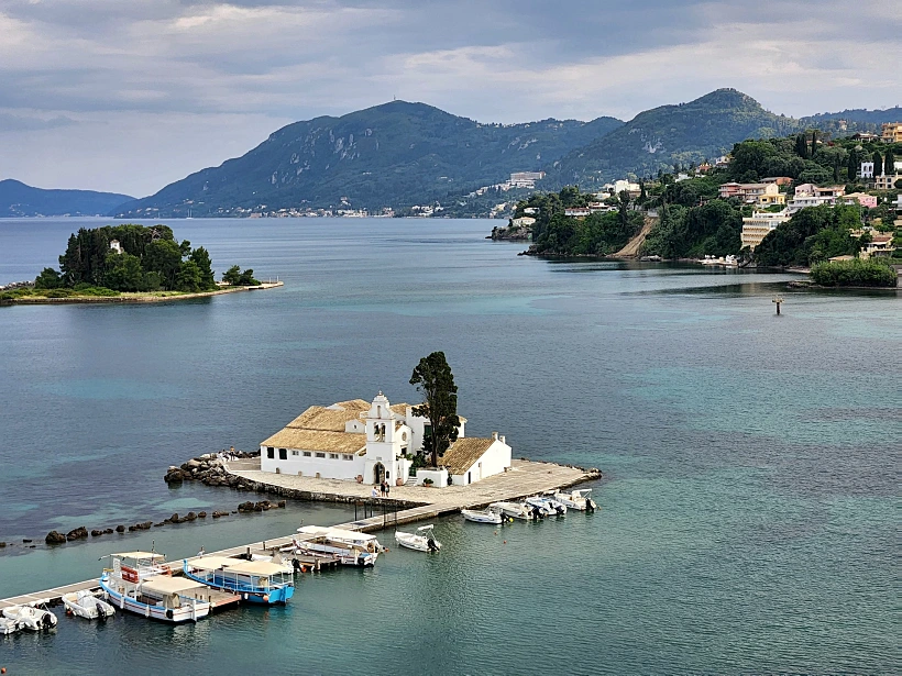 תצפית על אי העכברים ליד שדה התעופה של קורפו