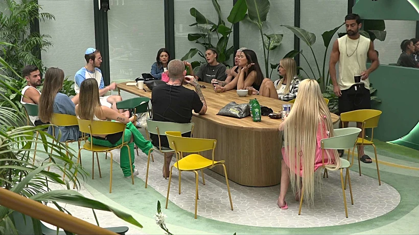 האח הגדול עונה 5, סתיו, גיא, ניקול, גל, לרה, ספיר, שי, יענקי, שניר, מאיה, יובל מעתוק ובן