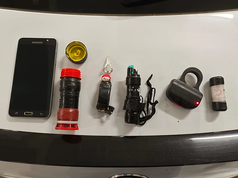 שוקר חשמלי, דוקרן וגז פלפל שנתפסו אצל החשוד בת''א לפני מצעד הגאווה