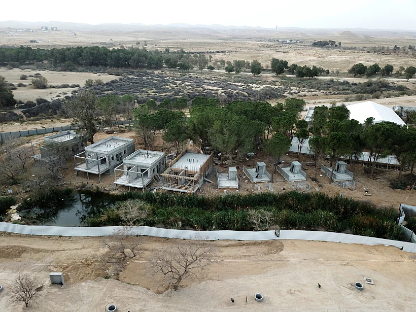 חניון לילה משולב בבנייה בירוחם