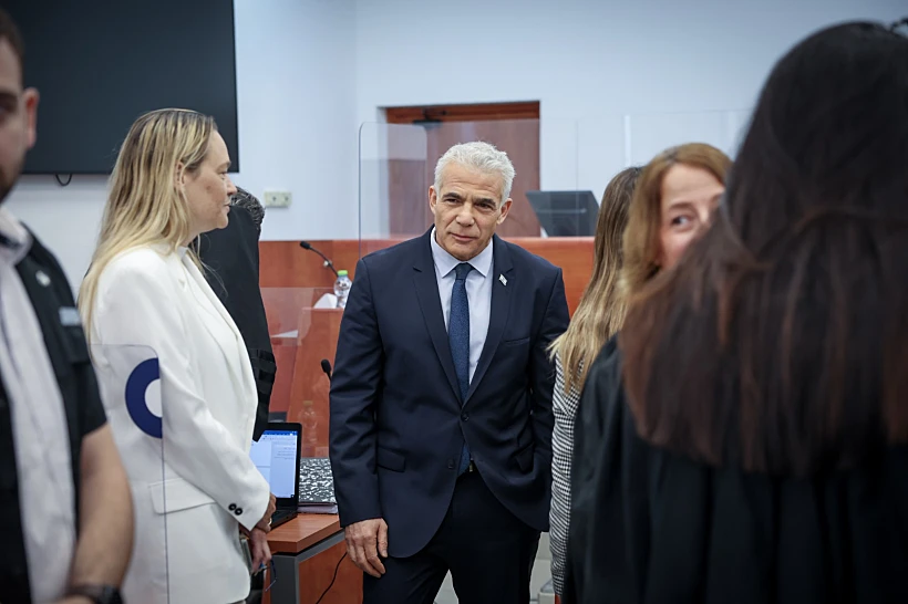 ראש האופוזיציה יאיר לפיד לפני עדותו בבית המשפט בתיק 1000