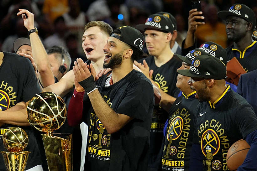 שחקני דנבר נאגטס חוגגים