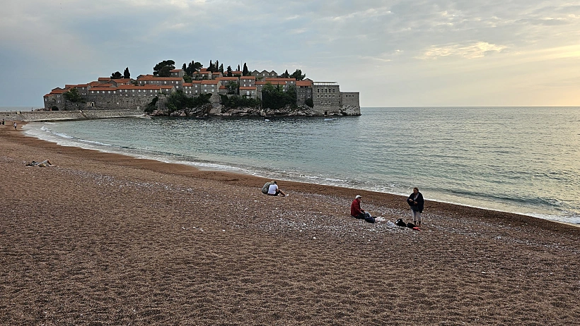 חופי וילה מילוצ'ר ותצפית על האי סווטי סטפן