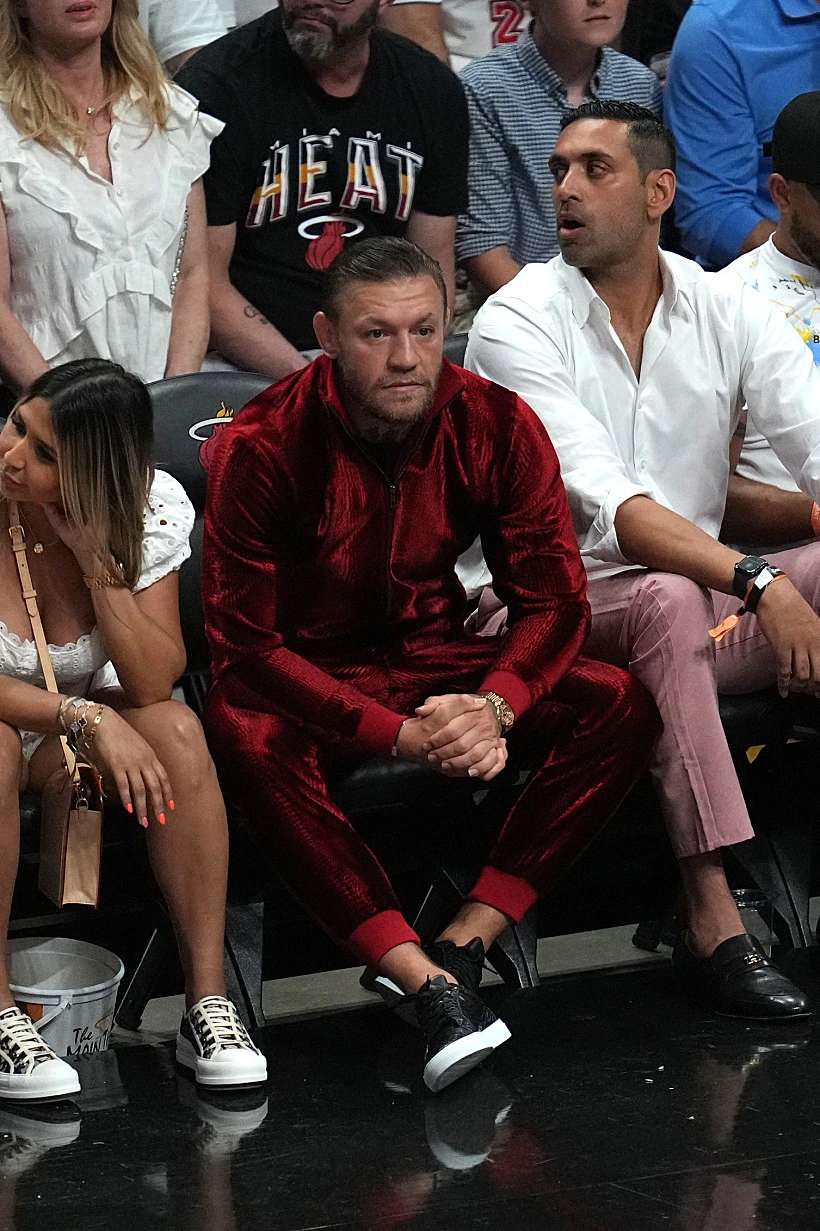 קונור מקרגור במשחק ה-NBA בין מיאמי לדנבר