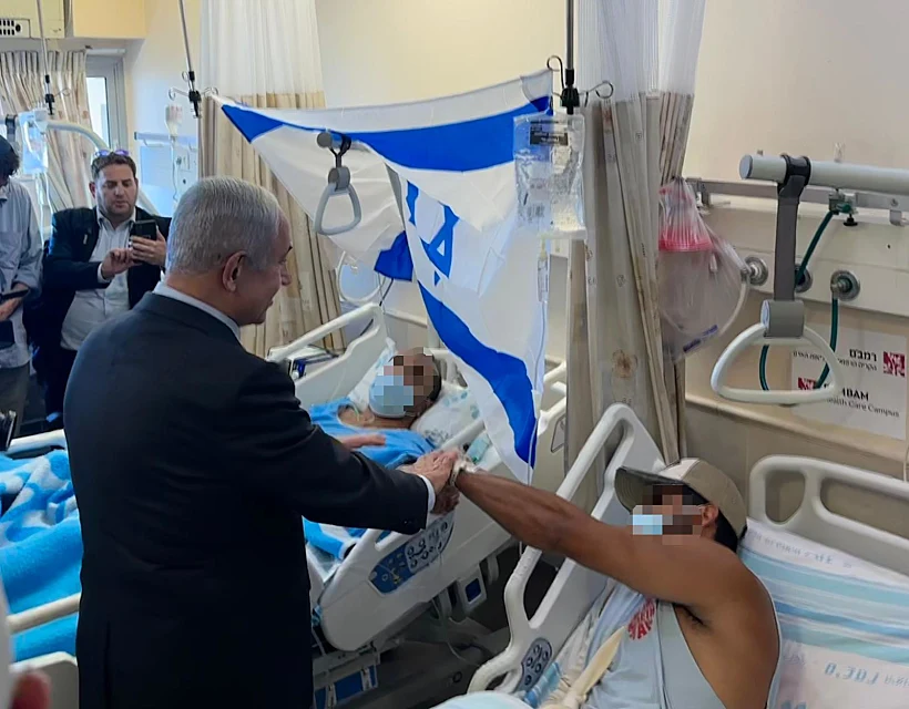 ראש הממשלה בנימין נתניהו בעת ביקור הפצועים הפעילות בג'נין