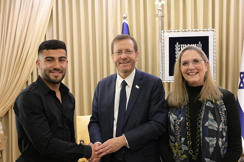 יצחק ומיכל הרצוג ומוחמד אבו-פאני